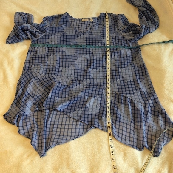 Lori Goldstein Blouse Women's Size Large Blue Sheer Asymmetrical Floral Appliqué - Picture 3 of 8